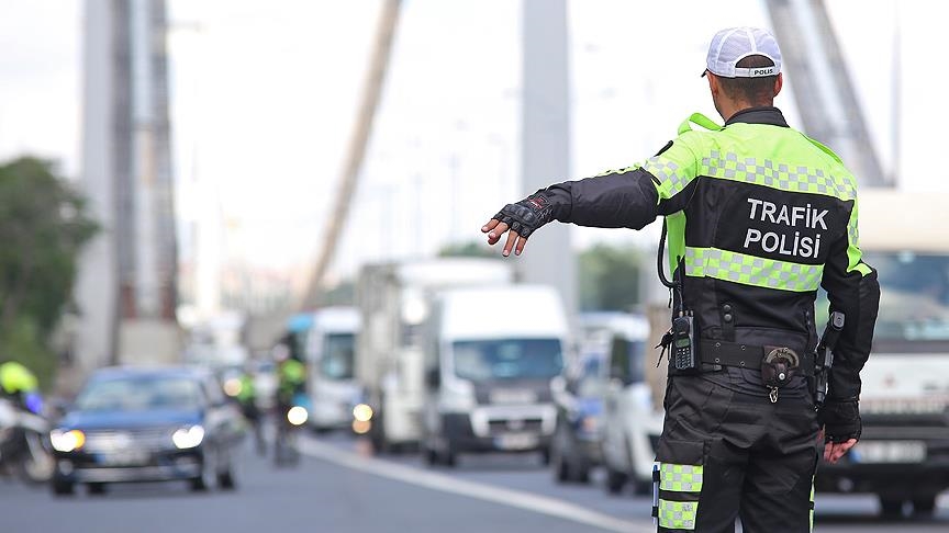 How can I pay the traffic fine in case of a violation?